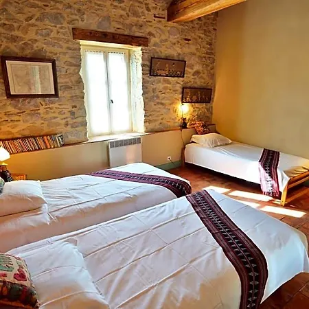 Le Village-hotes Bed and breakfast 3*